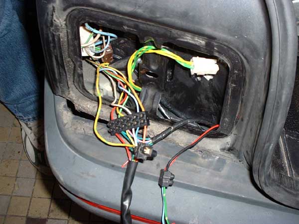 Douille pour feu arrière gauche avec un bout de câblage Peugeot